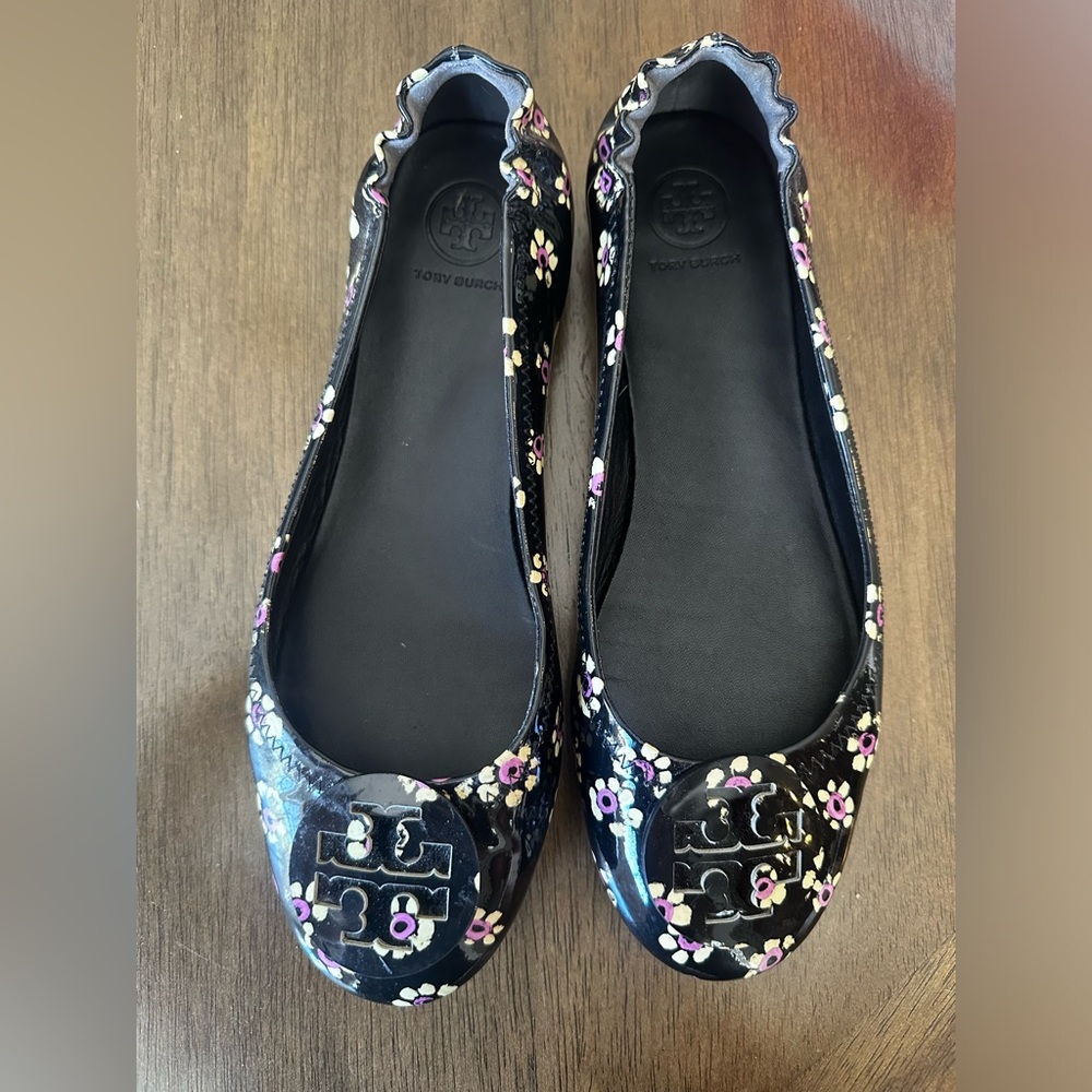 Tory Burch Minnie travel ballet flat black with flowers patent leather